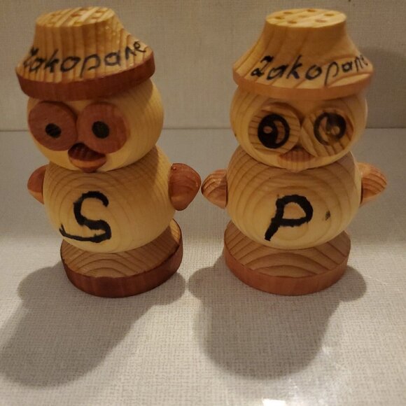 Vintage Wooden Carved Salt and Pepper Shakers Handmade 3" Zakopane Poland Owls - Picture 1 of 8